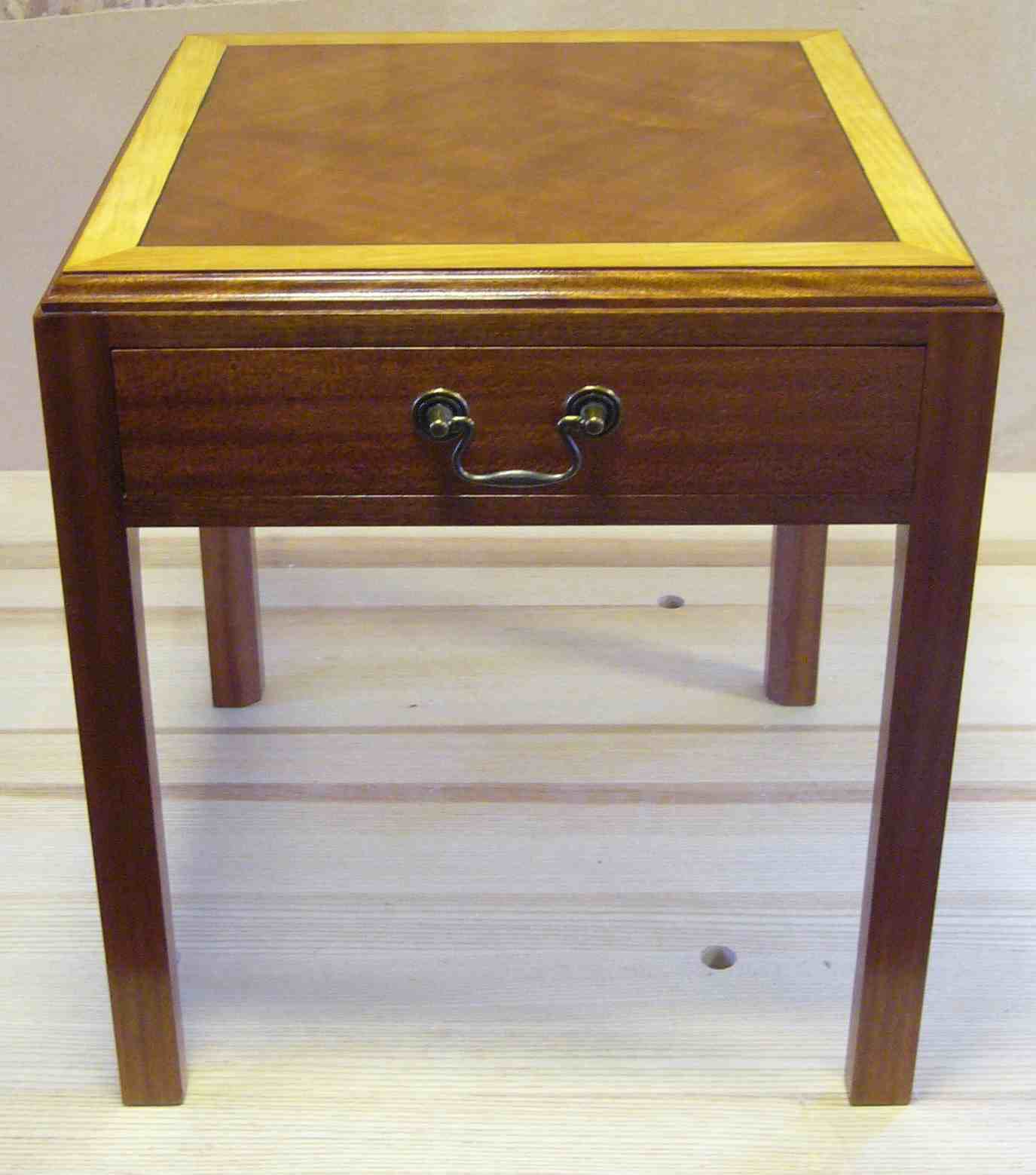 Traditional Lamp Table